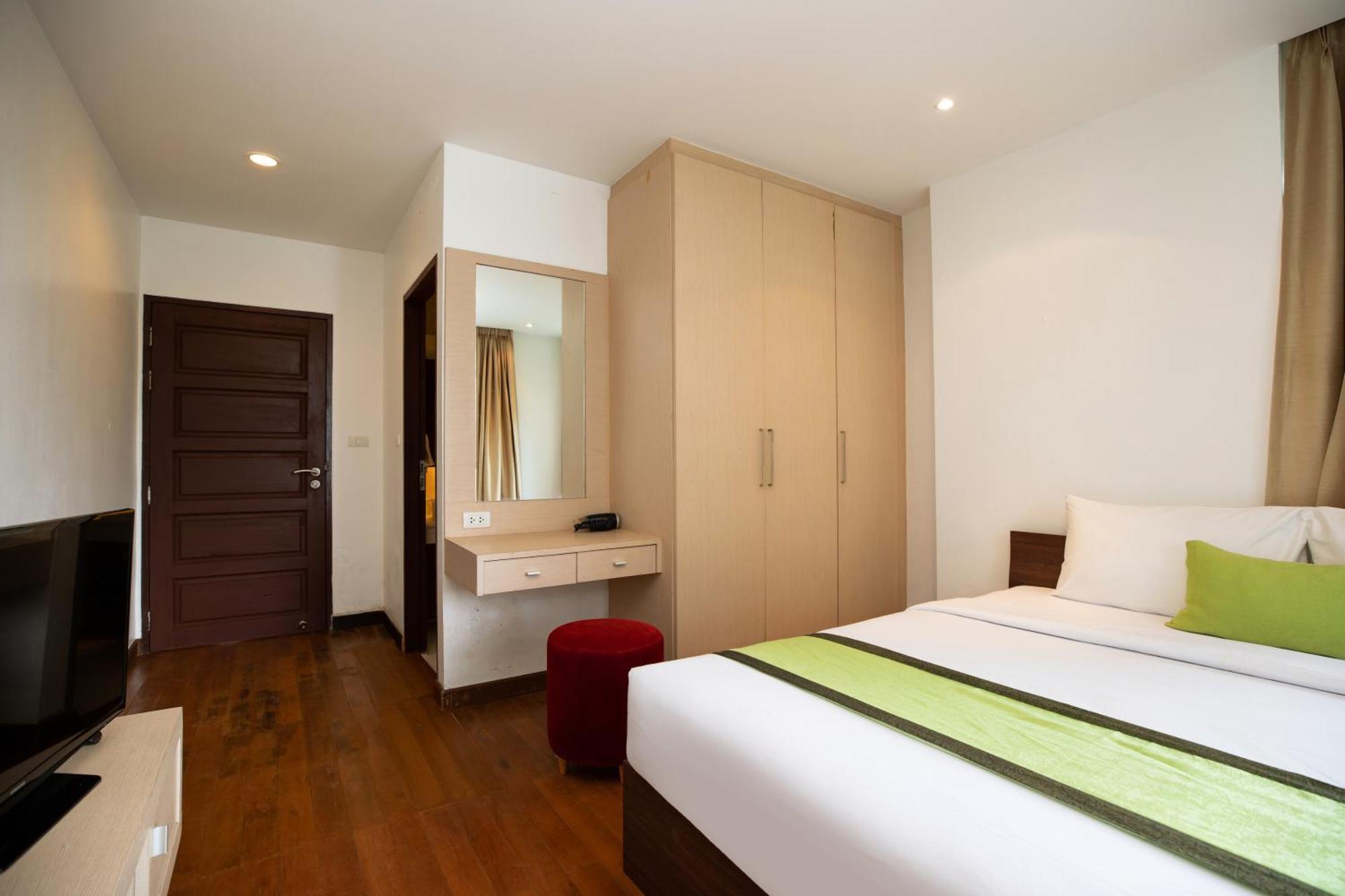 Icheck Inn Residences Patong Exterior photo