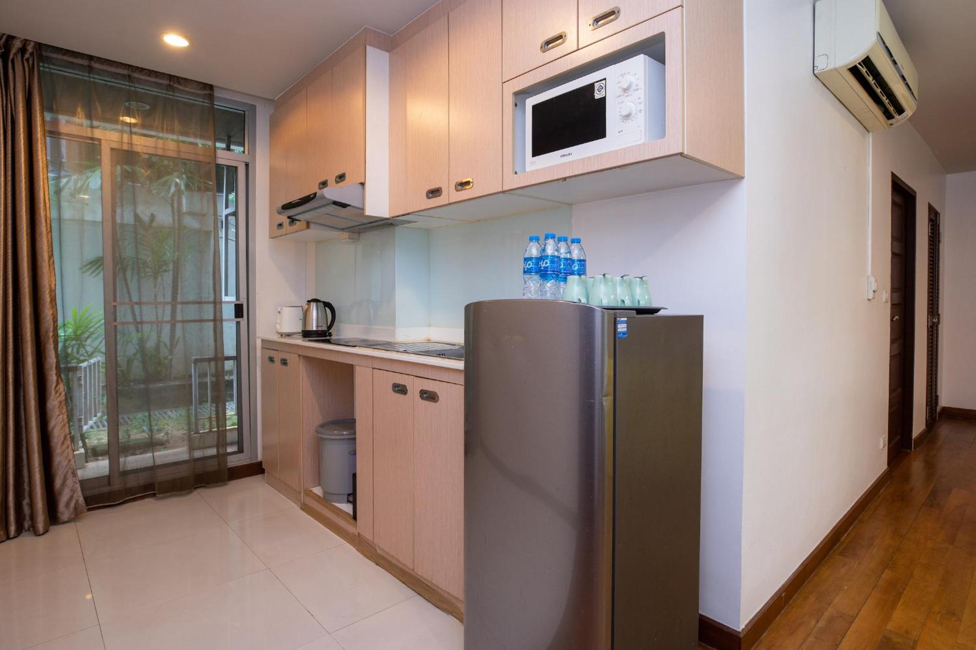 Icheck Inn Residences Patong Exterior photo